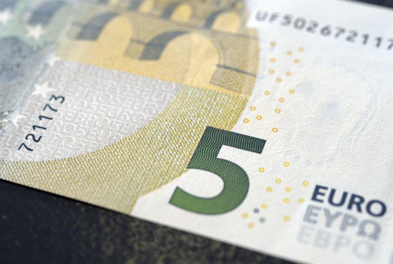 El euro sube a 1,1798 dÃ³lares